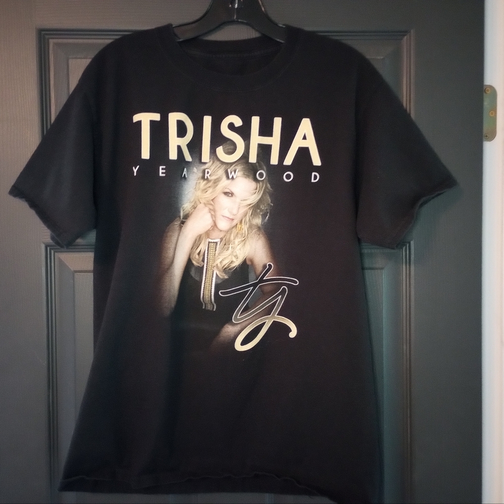 Trisha Yearwood Garth Brooks World Tour Concert Tee Shirt 2014 2016 Country EUC